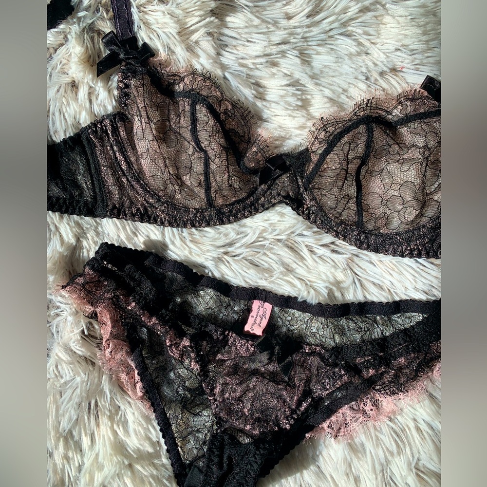 Agent provocateur black and pink set